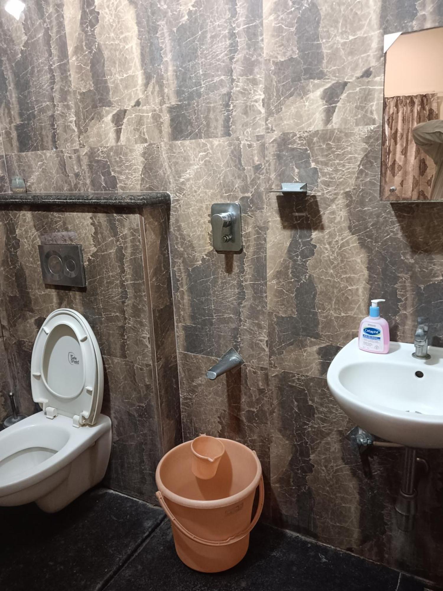 Iris Comfort Inn Chennai Zewnętrze zdjęcie